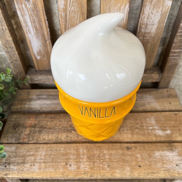 🆕 Rae Dunn | "VANILLA" Ice Cream Cone Candle! - Picture 4 of 10